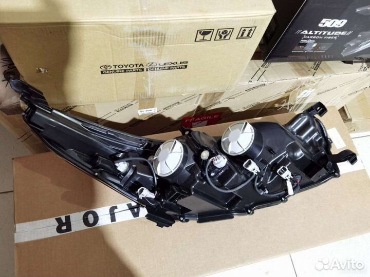 Фара левая Toyota Highlander 3