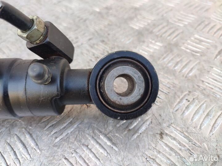 Гидроцилиндр подъема кузова передний Lexus Gx460