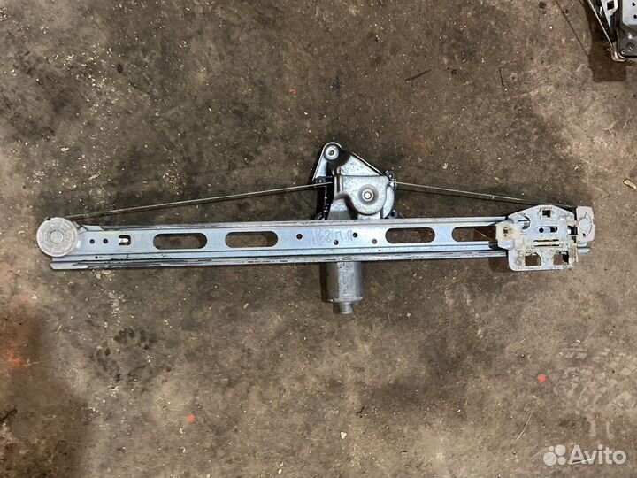 Стеклоподъёмник передний правый Mercedes W168