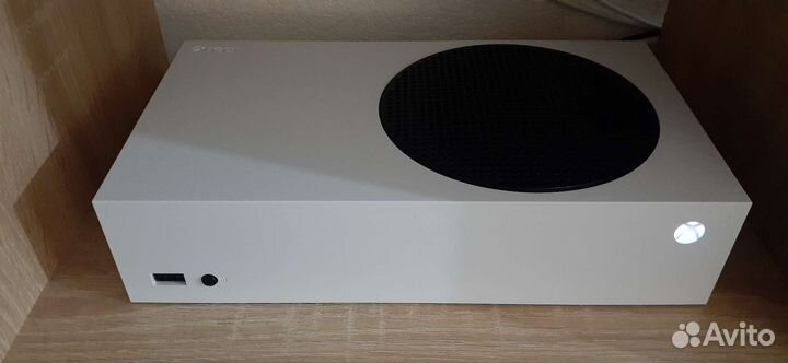 Продам Xbox Series S в идеальном состоянии