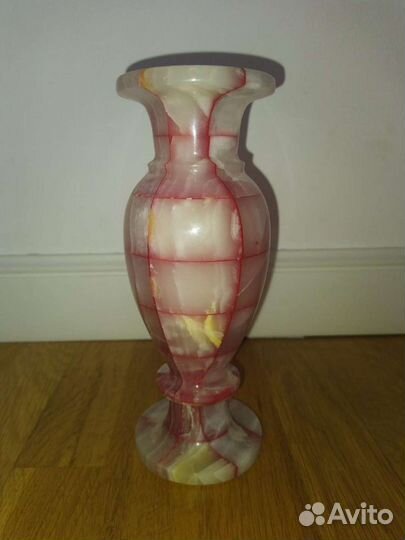 Ваза из оникса