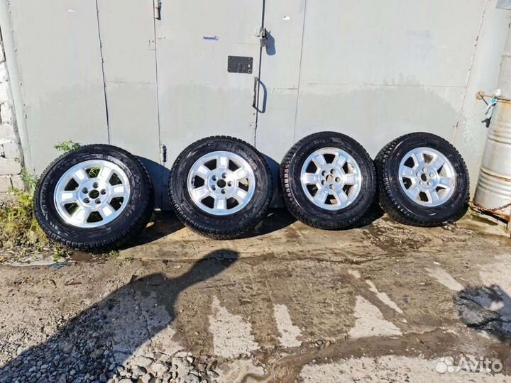 Yokohama 104ZR 245/65 R17