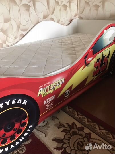 Детская кровать машина с матрасом