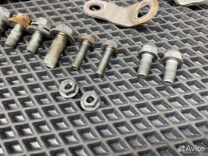 Кронштейн крепления катализатора Honda Cr-V4 RM