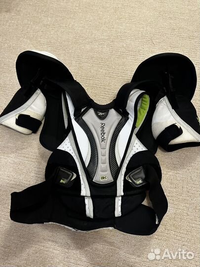 Нагрудник хоккейный reebok