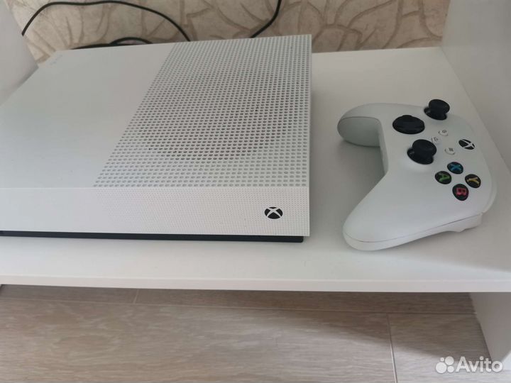 Xbox One S 1tb с играми
