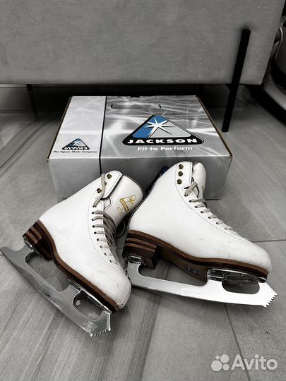 Фигурные коньки jackson elle. Размер 1С