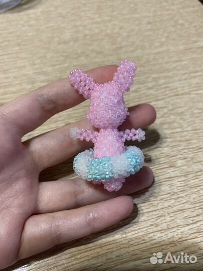 Зайчик в круге из бисера, летний зайчик