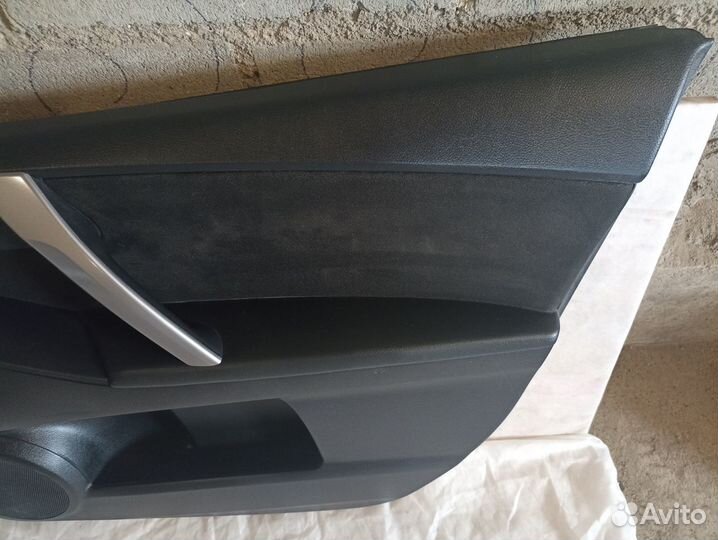 Mazda 3 BL Обшивка двери передней правой