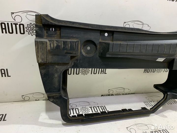 Обшивка багажника задняя правая Bmw 745 E65 N62B44