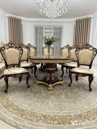 Стол обеденный