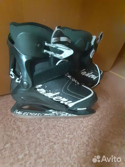 Коньки хоккейные