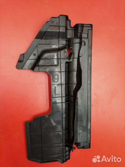 Дефлектор радиатора левый Toyota Camry V50