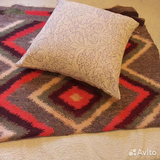 Диванная подушка