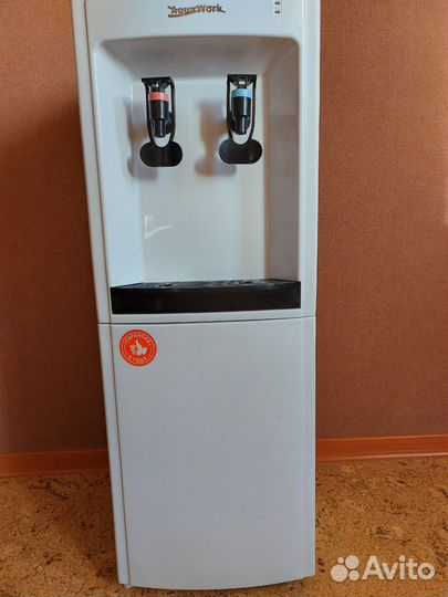 Кулер для воды напольный aquawork