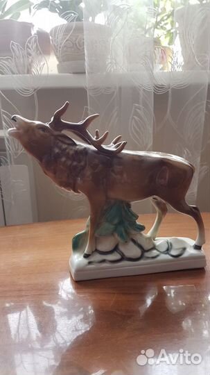 Фарфоровая статуэтка 