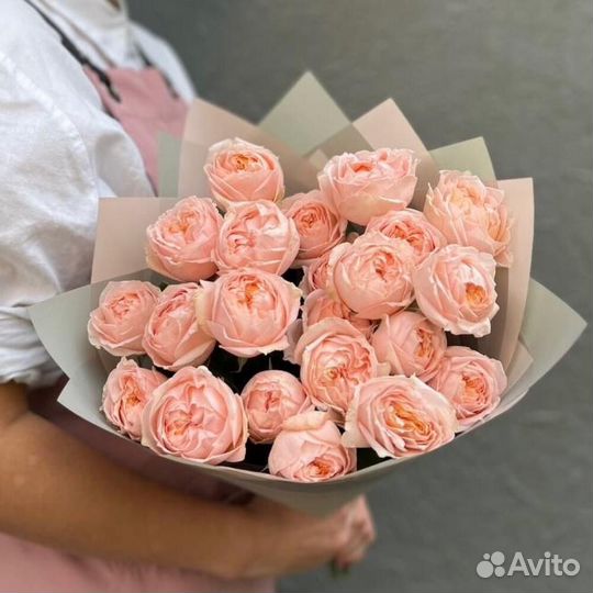 Букет из 5 кустовых пионовидных роз Джульетта