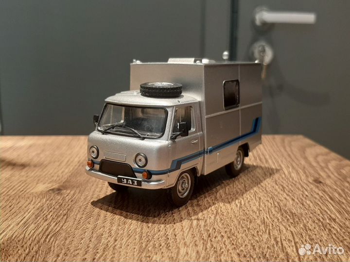 Коллекционная модель уаз-452Д 