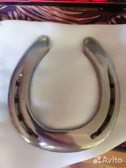 Подкова на удачу, с вашей гравировкой на ней