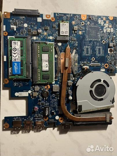 Материнская плата с процессором и памятью