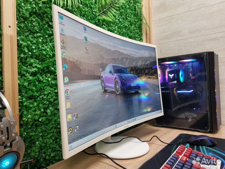 Изогнутый Монитор 31.5