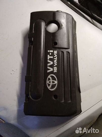 Крышка двигателя декоративная тойота авенсис 2