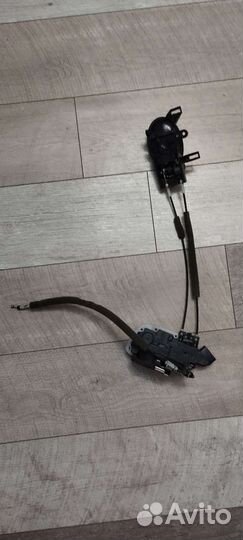 Замок правой задней двери nissan juke 2011