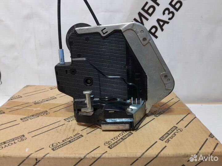 Замок двери задний левый Toyota Land Cruiser Prado