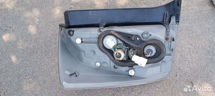 Фонарь правый задний prius 30