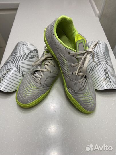 Кроссовки футбольные для зала