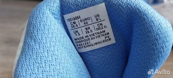 Кроссовки asics новые,42 размер