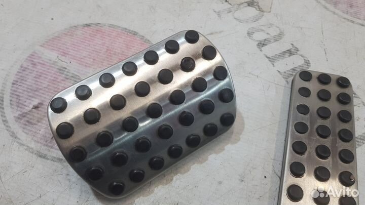 Накладки на педали на Mercedes-Benz R170