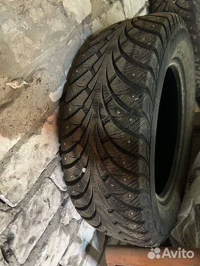 Estrada Winterri Wolf Energy 215/65 R16