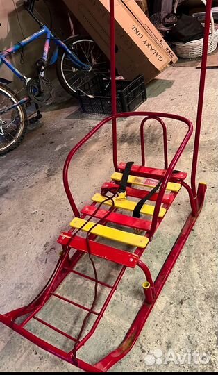 Детские санки с колесами съемной ручкой