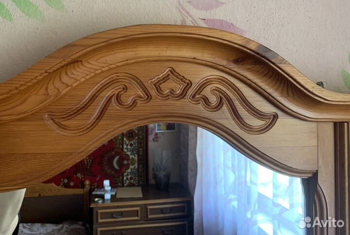 Зеркало настенное. Дерево. 90х55