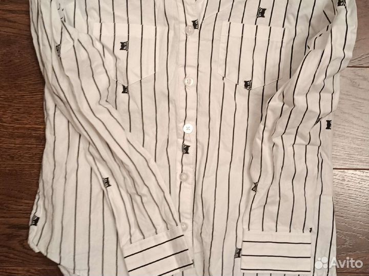 Школьный костюм с рубашками и другая одежда