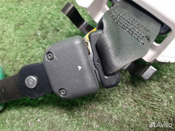 Ремень безопасности задний средний Toyota Verso R