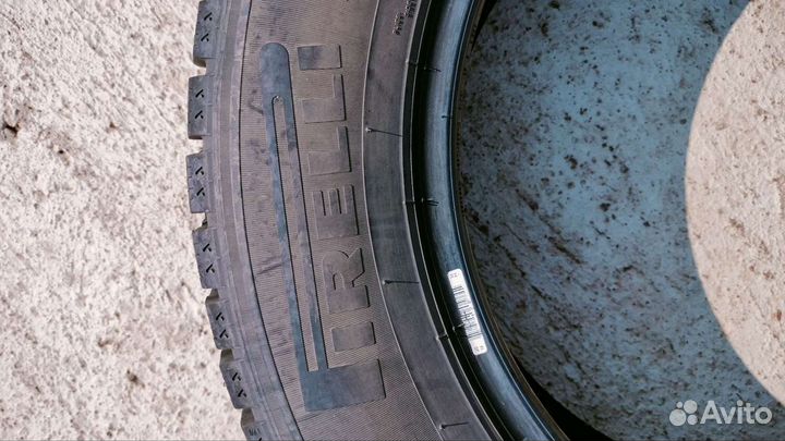 Pirelli Ice Zero 215/65 R17 103T