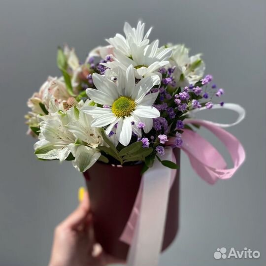 Цветы композиции в шляпной коробке