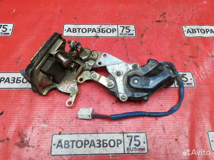 Замок двери задний левый Toyota Vista SV40 4SFE