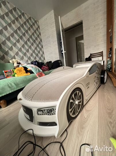 Детская кровать машинка