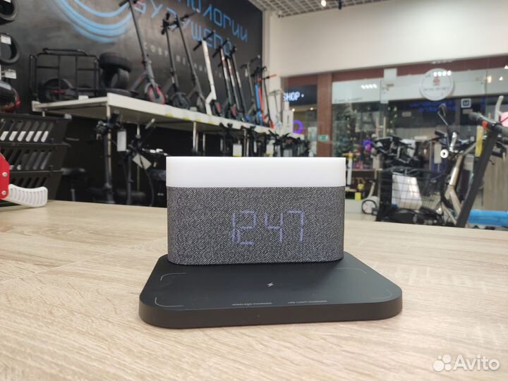 Часы с беспроводной зарядкой и ночником VFZ