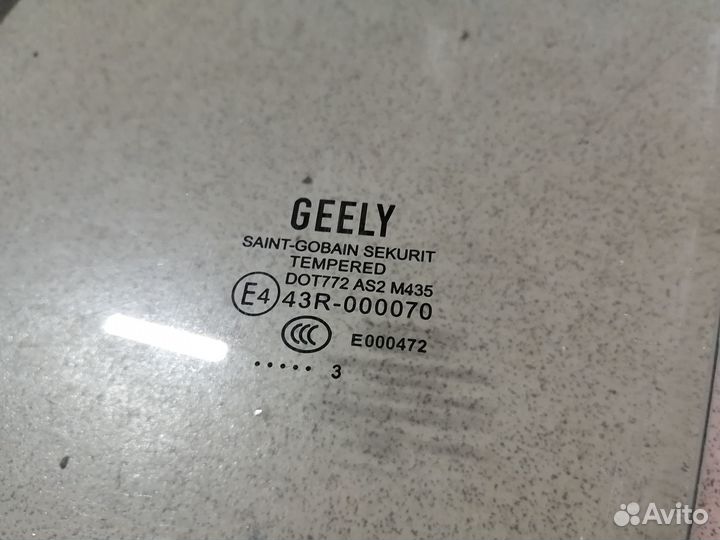 Стекло передней двери Джили Эмгранд