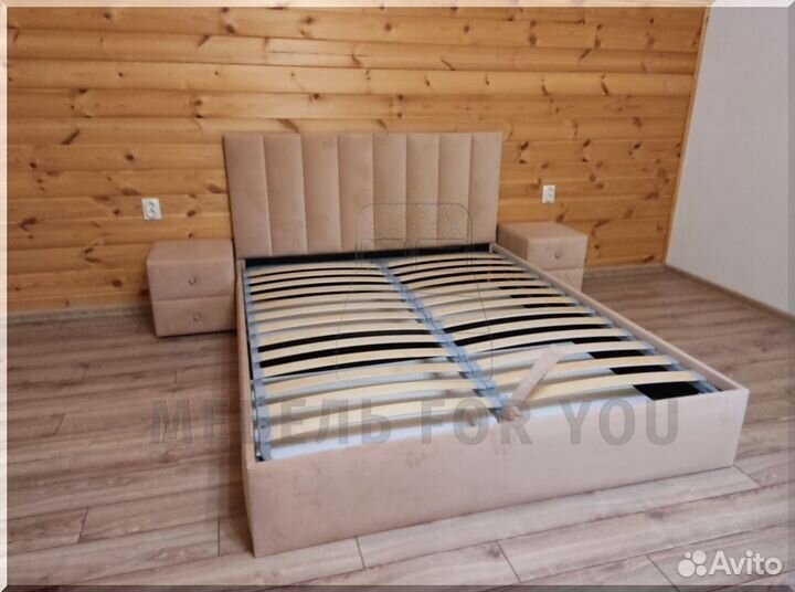 Кровать с мягким изголовьем