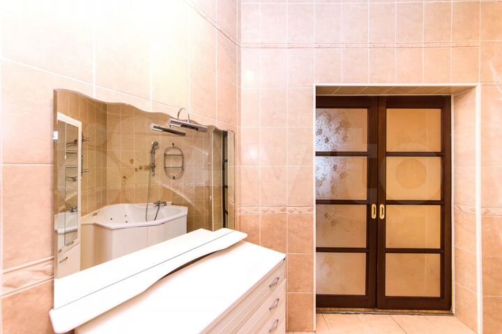 3-к. квартира, 129 м², 3/6 эт.