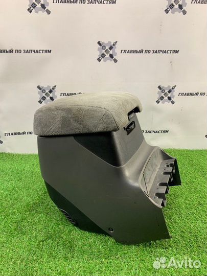 Подлокотник Mitsubishi Pajero V75W 6G74 1999