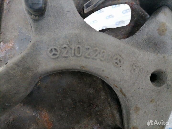 Кулак поворотный передний левый Mercedes W210