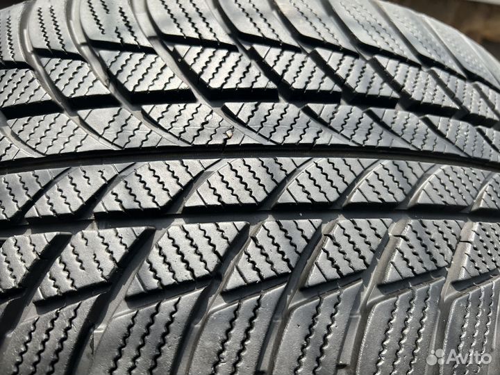 Bridgestone Blizzak LM-001 225/50 R17