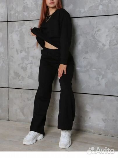 Костюм спортивный с широкими штанами на резинке