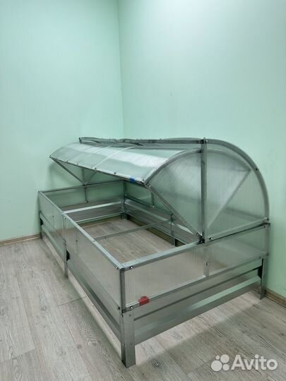 Парник Хлебница с грядкой